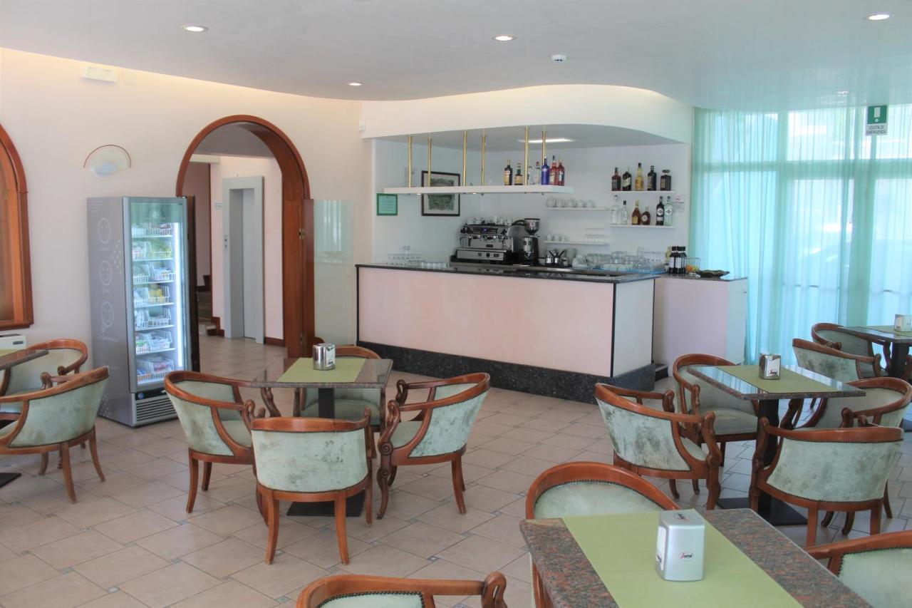 Hotel Palme Park & Beach Included Лидо ди Йезоло Екстериор снимка