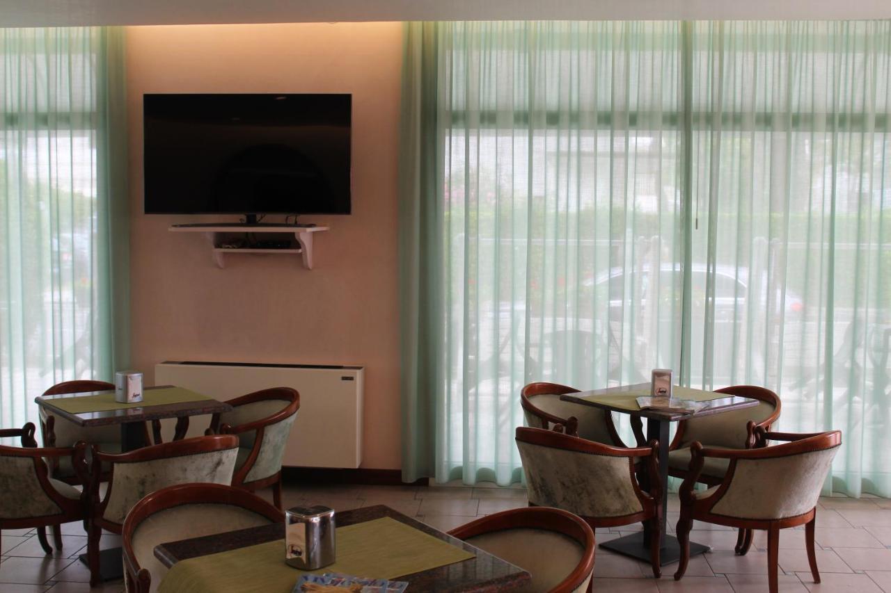Hotel Palme Park & Beach Included Лидо ди Йезоло Екстериор снимка