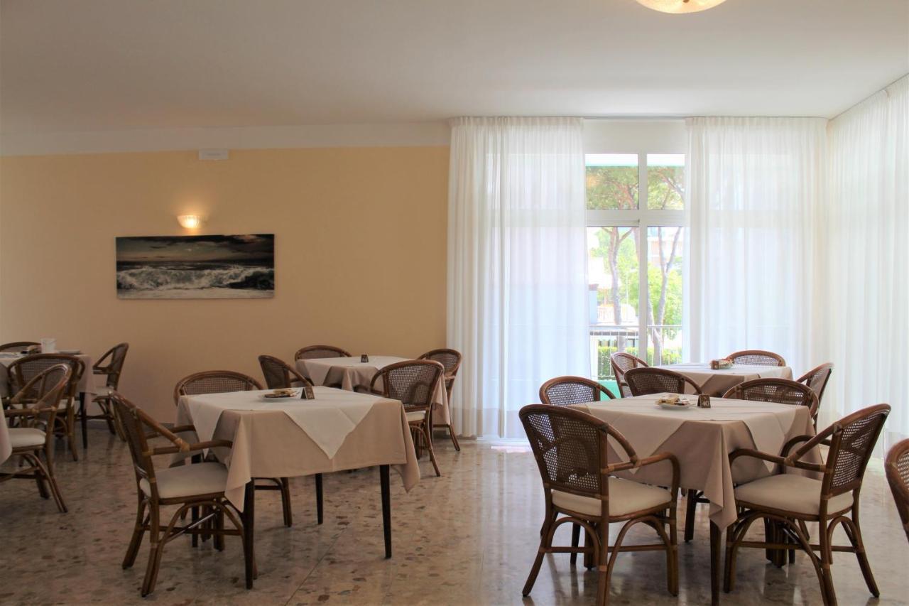 Hotel Palme Park & Beach Included Лидо ди Йезоло Екстериор снимка