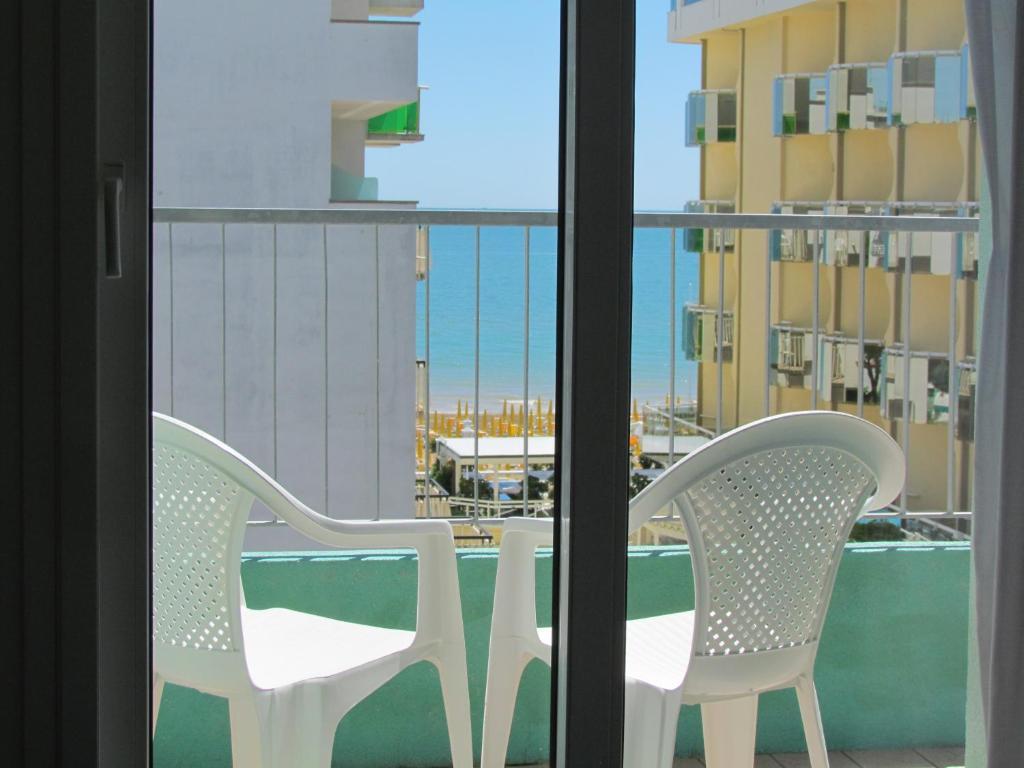 Hotel Palme Park & Beach Included Лидо ди Йезоло Екстериор снимка